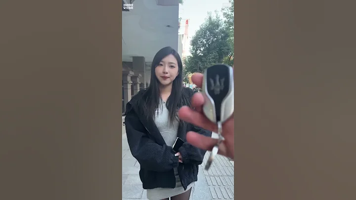 當美女上司穿著黑絲找我，我當然要答應所有要求，前提是要抱著我！ #辣眼車評#FYP#抖音辣眼車評 - 天天要聞