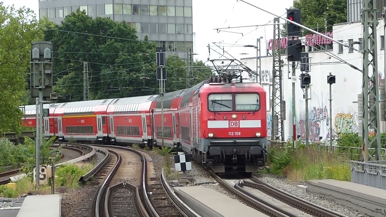 Züge im Bahnhof Hamburg Dammtor