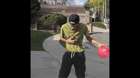 zach king 👑 changing the shirt color with balloons 😍