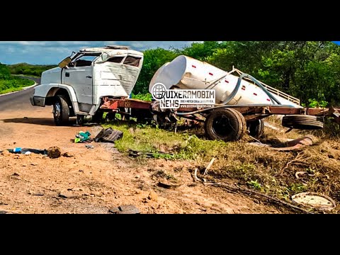 Caminhão pipa tomb4 na CE-166 estrada que liga Quixeramobim a Madalena