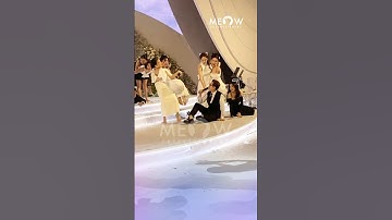 Trương Quỳnh Anh thở hơi lên khi phải bế Sam, Ninh Dương Lan Ngọc lột giày chơi tới bến tại đám cưới