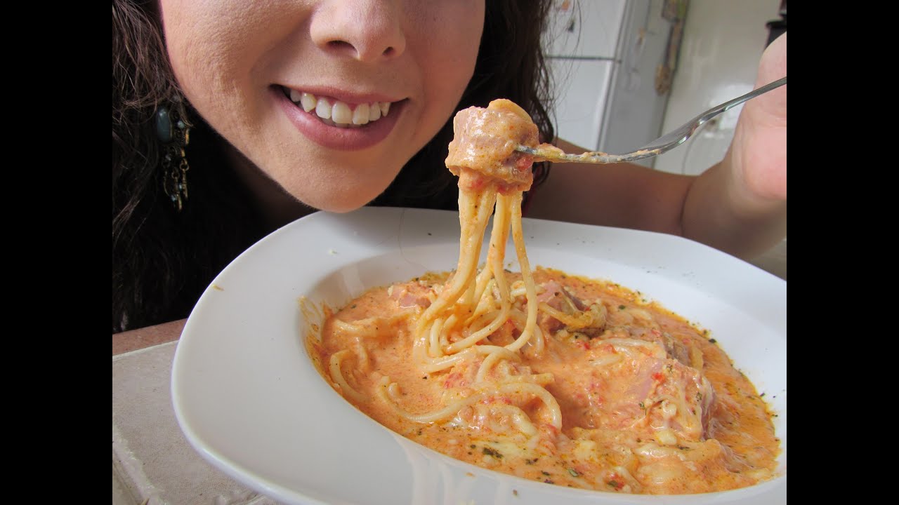 Salchipulpos o Greñudos/Espaguetti con crema de tomate/Marisolpink