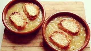 Sopa de cebolla francesa gratinada