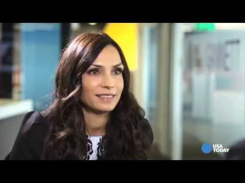 Famke Janssen is a fan of BlackBerry, not of selfies - YouTube