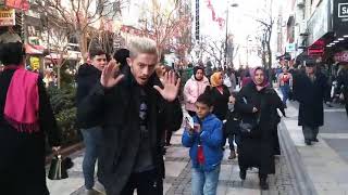 Sakızlı Şaşkın Kız Kahkaha Atıyor