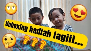 Azka & Rayhan unboxing hadiah lagi....apa ya kira2 isinya? |Project12