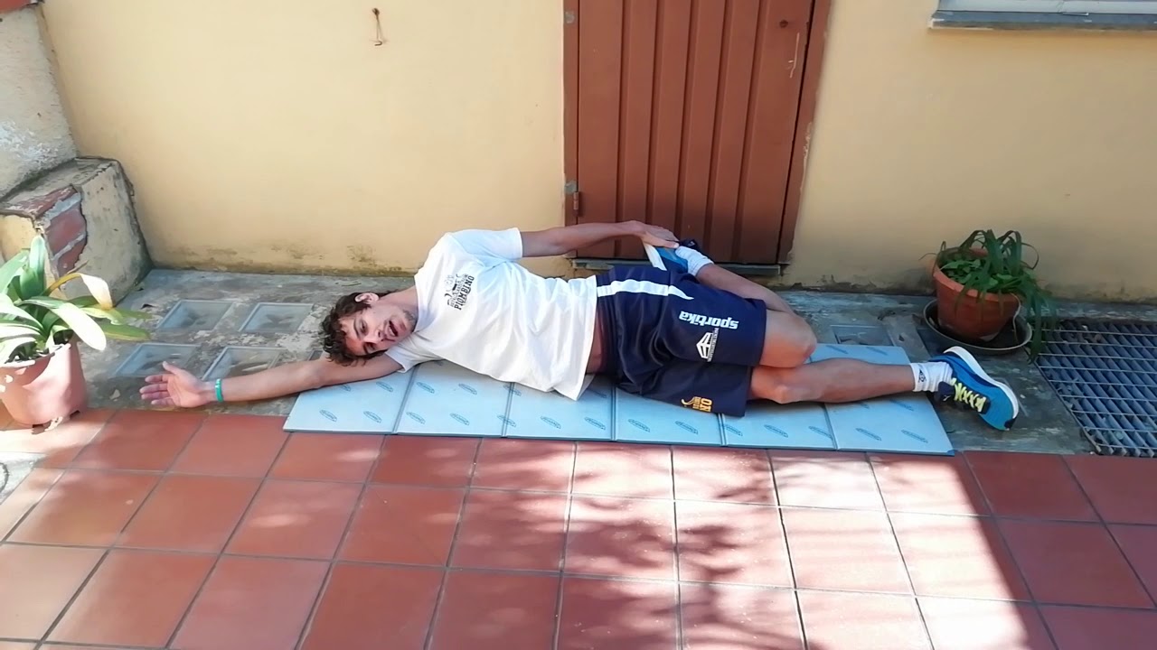 Stretching quadricipite a terra - YouTube