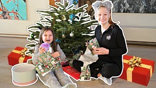 CHRISTMAS MORNING OPENING PRESENTS *baby's FIRST christmas* | Family Fizz