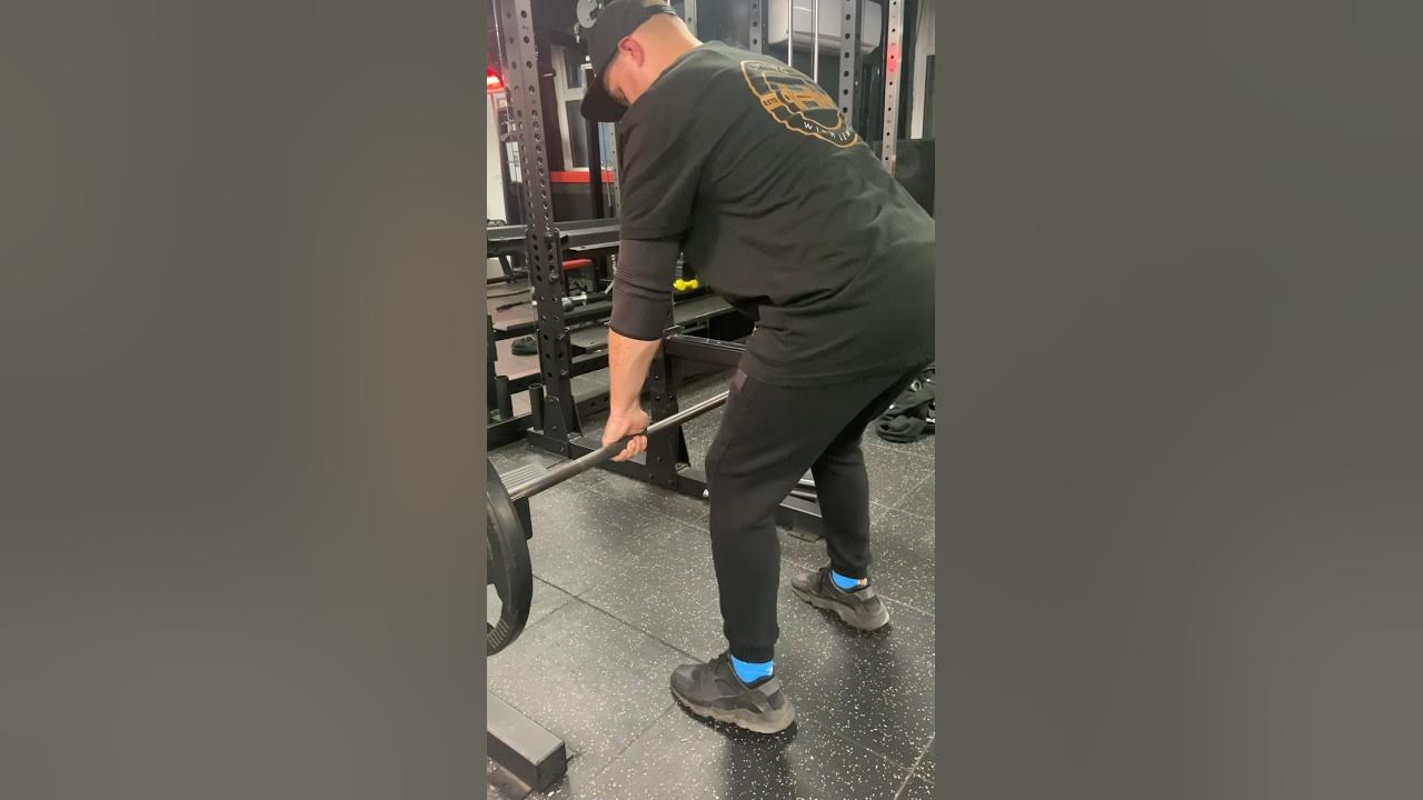 Know the difference in overhand vs underhand barbell row. YouTube