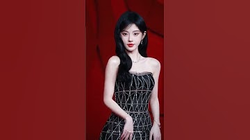 Cúc Tịnh Y đi thảm đỏ Harper