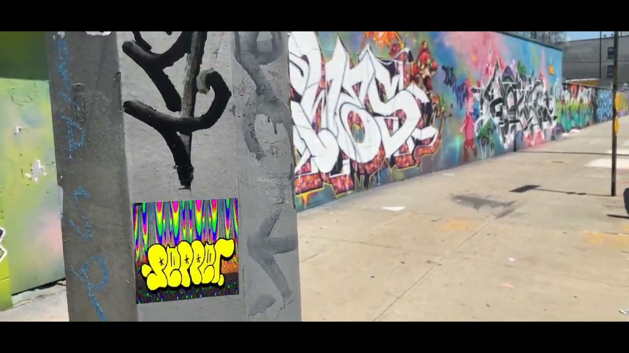 "Trippy AR Graffiti" - 