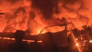 KEBAKARAN PABRIK PT PII DI CURUG KULON, TANGERANG. SENIN MALAM ()