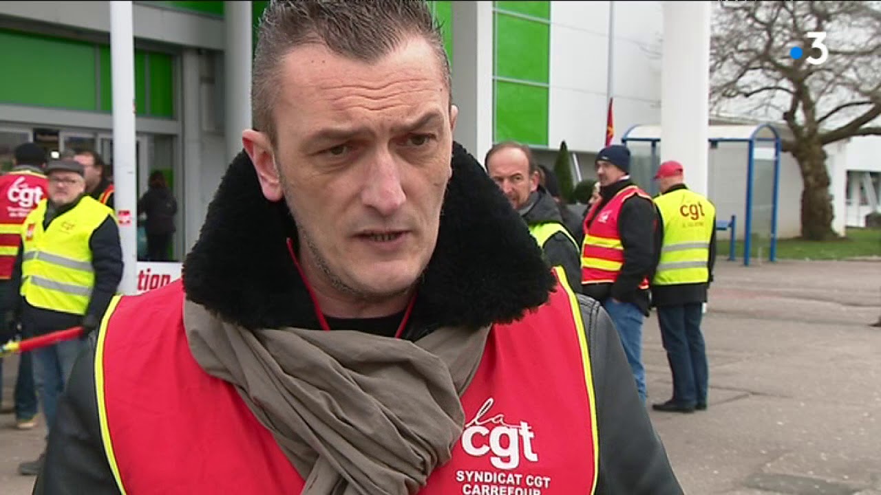 Les salariés de Carrefour manifestent à Barentin (76)