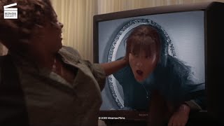 Scary movie 3 : L’Oracle vs. le fantôme de la télé (CLIP HD)