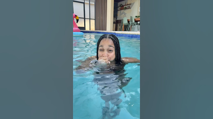 Cali makes Donald Duck sounds in the Pool 😂