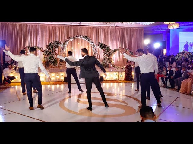 Παρακολούθηση Groomsmen AMAZING SANGEET DANCE! | Wedding | Easy Groomsmen Dance | Indian Wedding | Bollywood στο YouTube Παρακολούθηση Groomsmen AMAZING SANGEET DANCE! | Wedding | Easy Groomsmen Dance | Indian Wedding | Bollywood στο YouTube
