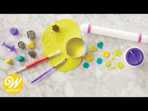 Fondant کے ساتھ کیک ڈیکوریشن: گوندھنا، رولنگ اور اسٹور کرنا | ولٹن