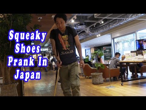 squeaky-shoes-in-public-in-japan-(prank)