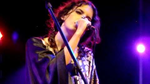 Thumbnail of Céu - É preciso dar um jeito meu amigo (Roberto Carlos & Erasmo Carlos)