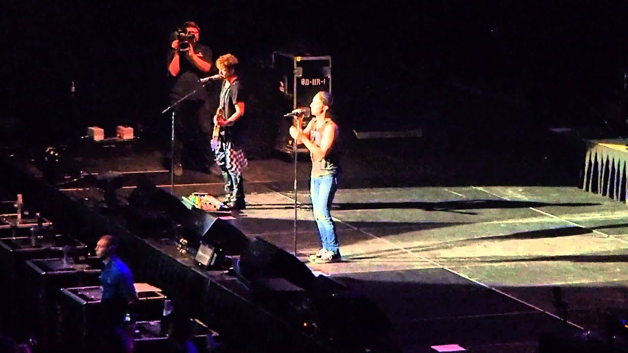 Hot Chelle Rae Doing Don't Say Goodnight at Kiss 957 Summer Kickoff Concert 2014