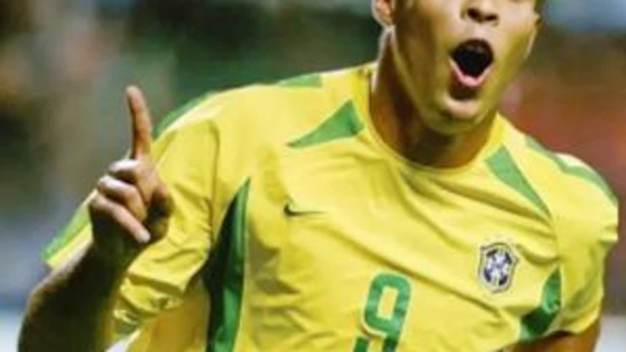 02年的韩国队真不弱，罗纳尔多两次空门不进后，梅开二度拯救巴西