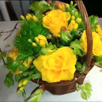 Композиция корзина из цветов - YouTube
