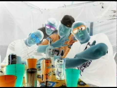 在 YouTube 上觀看「Anonymous Ft. Roscoe Dash - Turnt Up (Remix)」