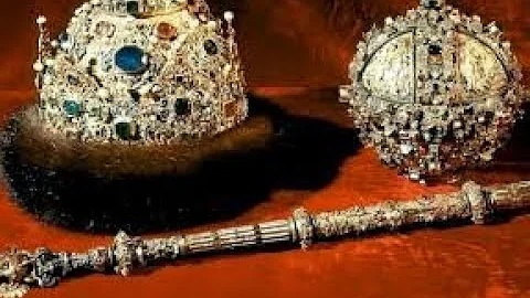 Шапка Мономаха - главный атрибут венчания на царство в России