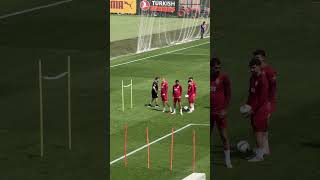 Okan Buruk Liderliğinde Galatasaray Antrenmanı Devam Ediyor.