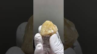 Video preview: Honey Scheelite — Xuebaoding, Sichuan, China · 2.8 cm, 71 g