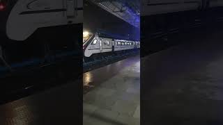 Lata Mangeshkar  - Kishore Kumar | चल कहीं दूर निकल जाएं | VandeBharat Train | Rain