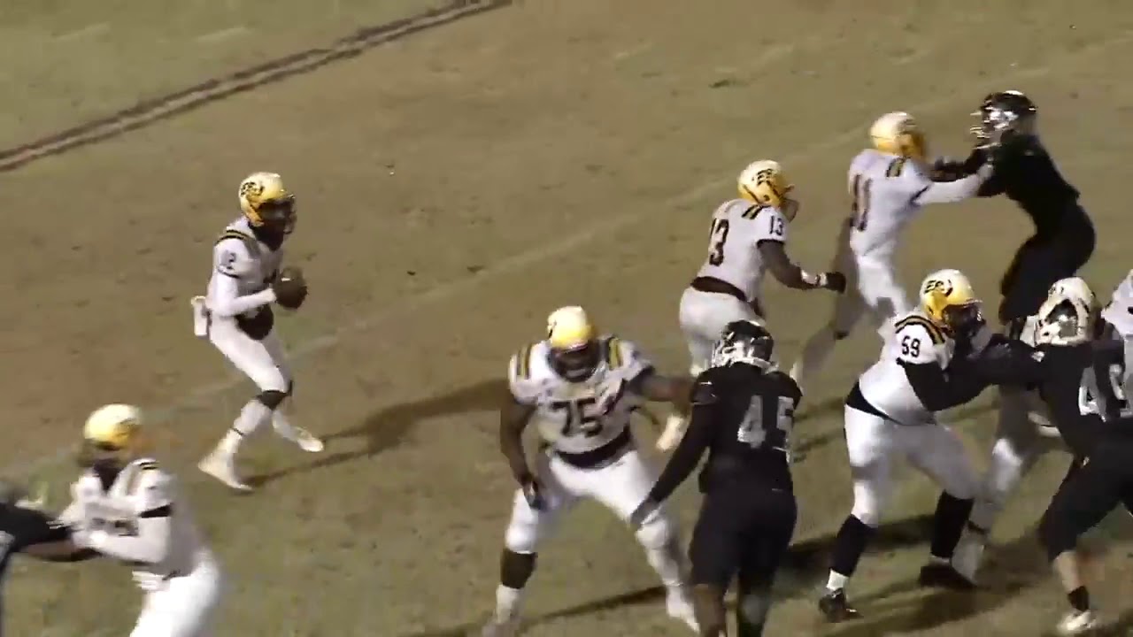 Sean Shelby finds Markel August for clutch TD in East St. John's playoff road win at Central