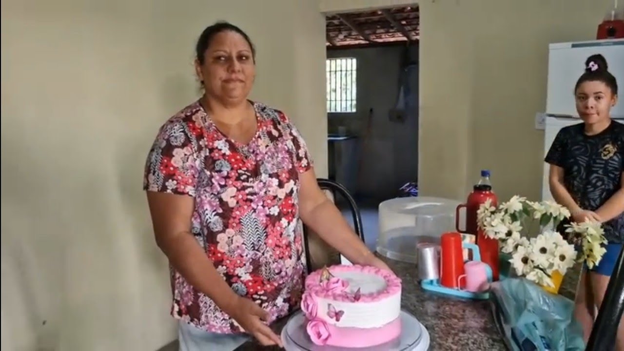 COHEBE DÁ UM BOLO DE PRESENTE PRA RANUSÃO E DIZ QUE É DOAÇÃO DELE!!! SERÁ? 