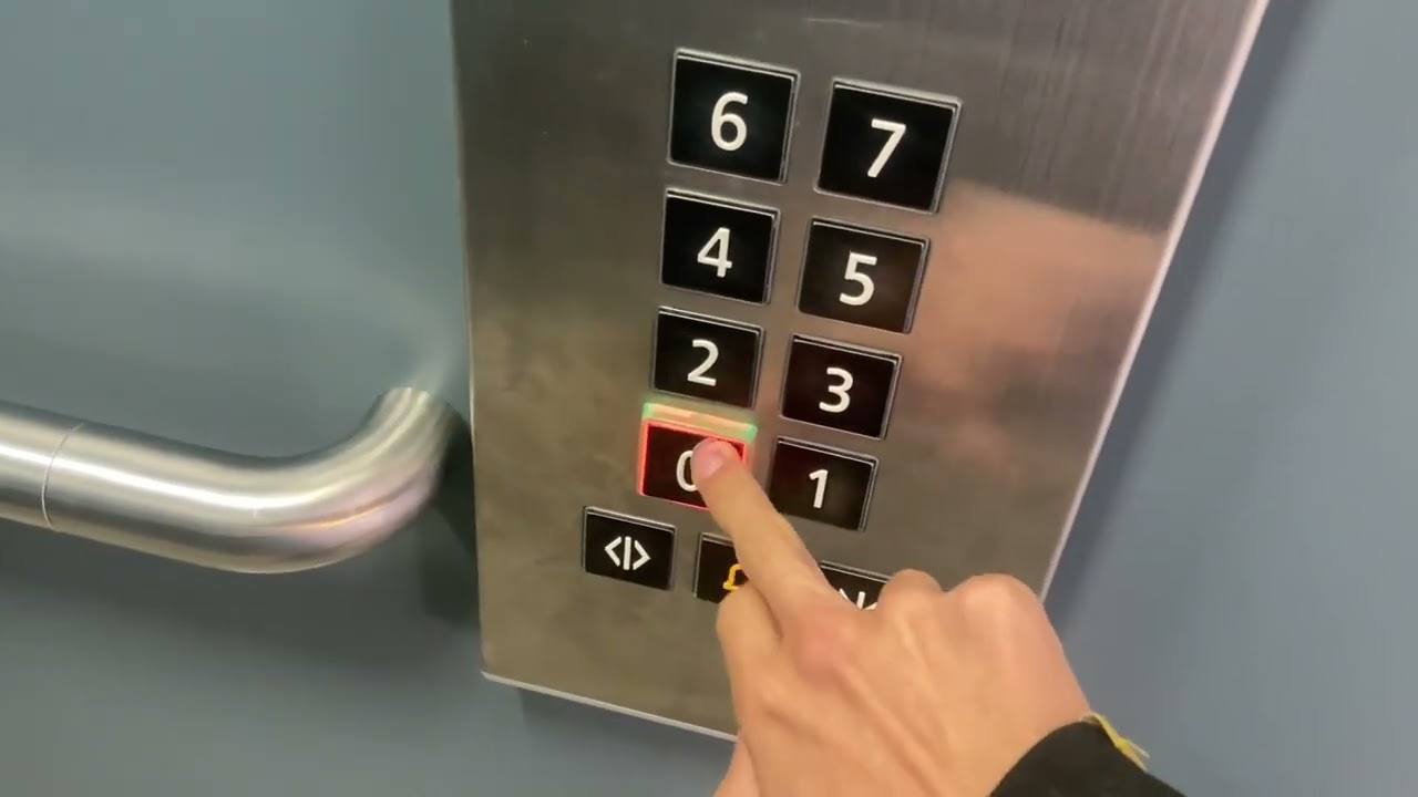 2021 Schindler 3300 In einem B&B Hotel in Augsburg Donauwörther Straße 237