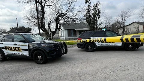 Man found in the middle of the street dies with gunshot wound, SAPD says