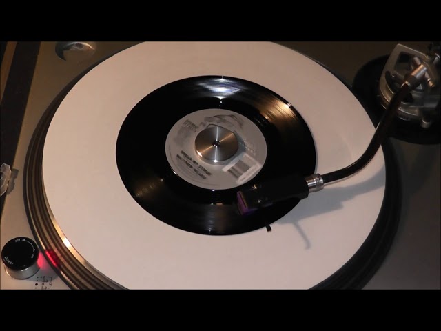 Matthew Wider - Break My Stride [45RPM] - YouTube