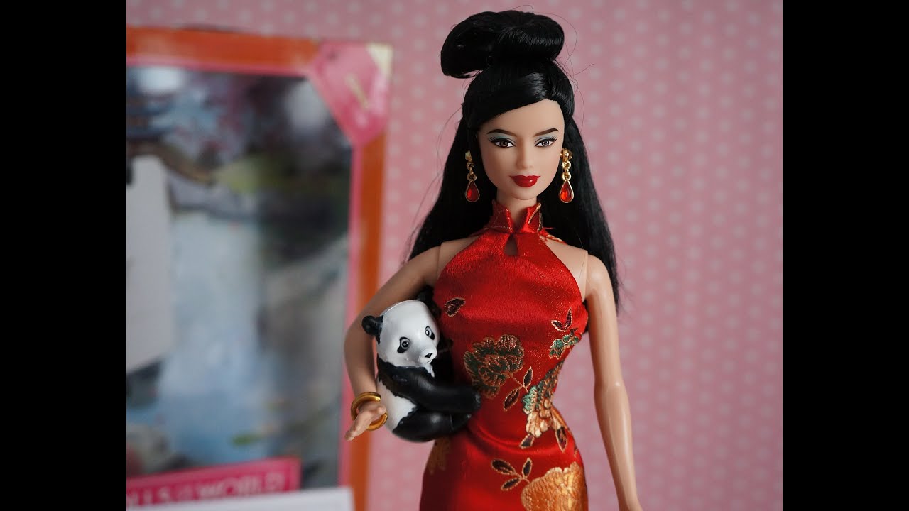 Çİnli Barbie Bebek Kutusundan Çıkıyor (Barbie Collector Çİnli Barbie Bebek Kutusundan Çıkıyor (Barbie Collector