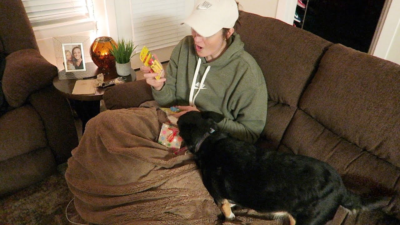 WE ALL DRESSED THE SAME! Vlogmas Day 18