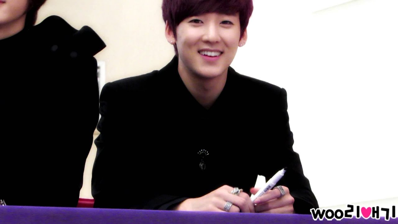 [FANCAM] 131111 mini8 'Moments' 인천 사운드웨이브 팬싸인회 (UKISS KEVIN/유키스 케빈)