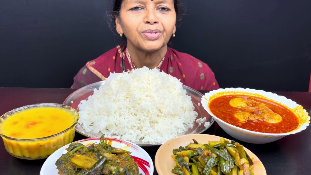 BIGBITES, EATING RICE WITH SPICY DUCK EGG MODHA. DAL, PALONG SHAK. PEYAJKOLI VAJA..