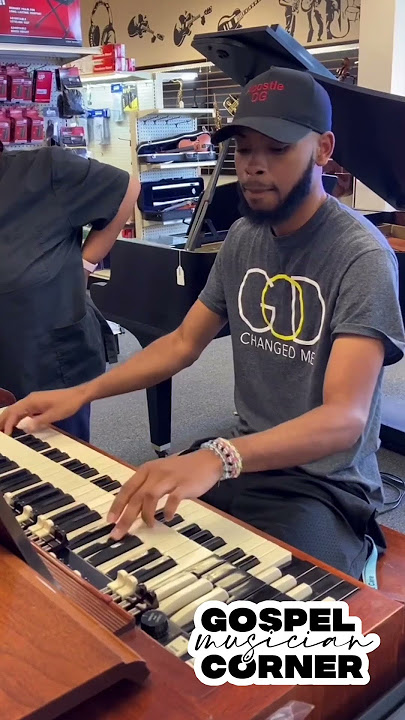Organist Kills Solo Praise Break playing the Hammond C3