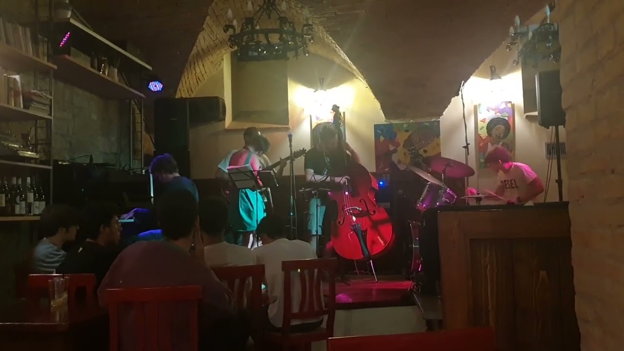 Jam session in Perugia: Blues with a Caravan ending