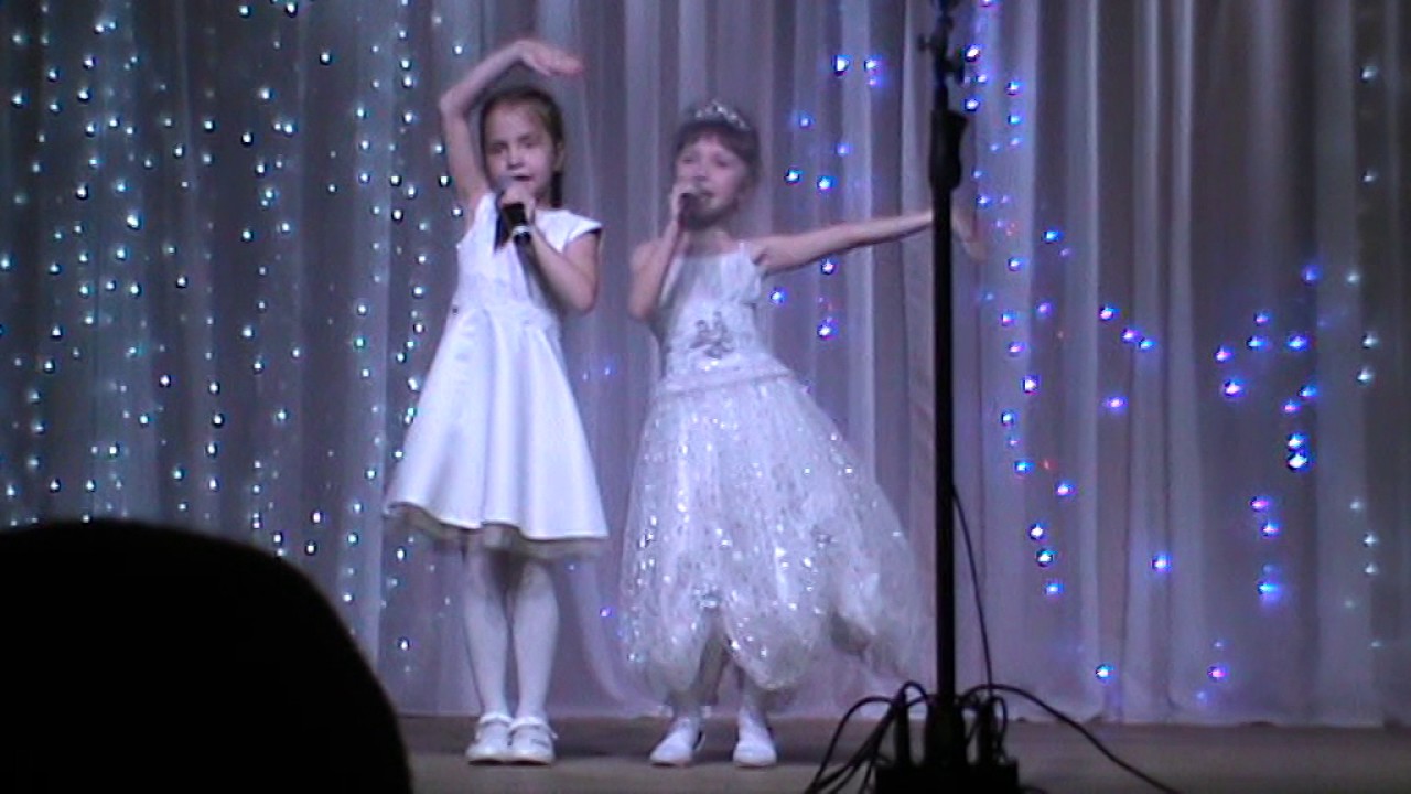 Новый год новый год ёлка шарики хлопушки. Юра шатунов 1995. Видео песня новый бывший. Ханна певица. Ани лорак 2021.