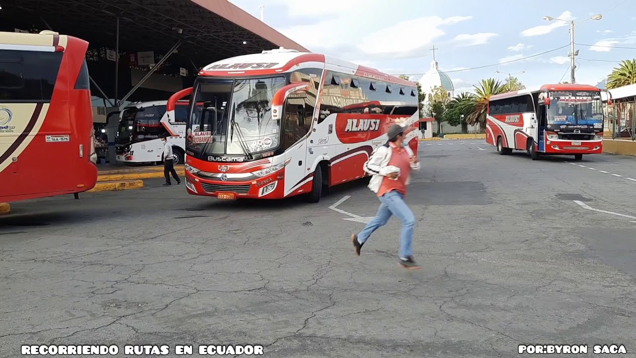 VARIAS  UNIDADES CUMPLIENDO SUS RUTAS DESDE EL TERMINAL TERRESTRE DE RIOBAMBA