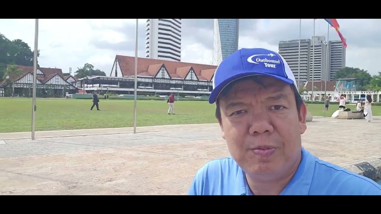 Thăm quan quảng trường Độc Lập Merdeka - YouTube