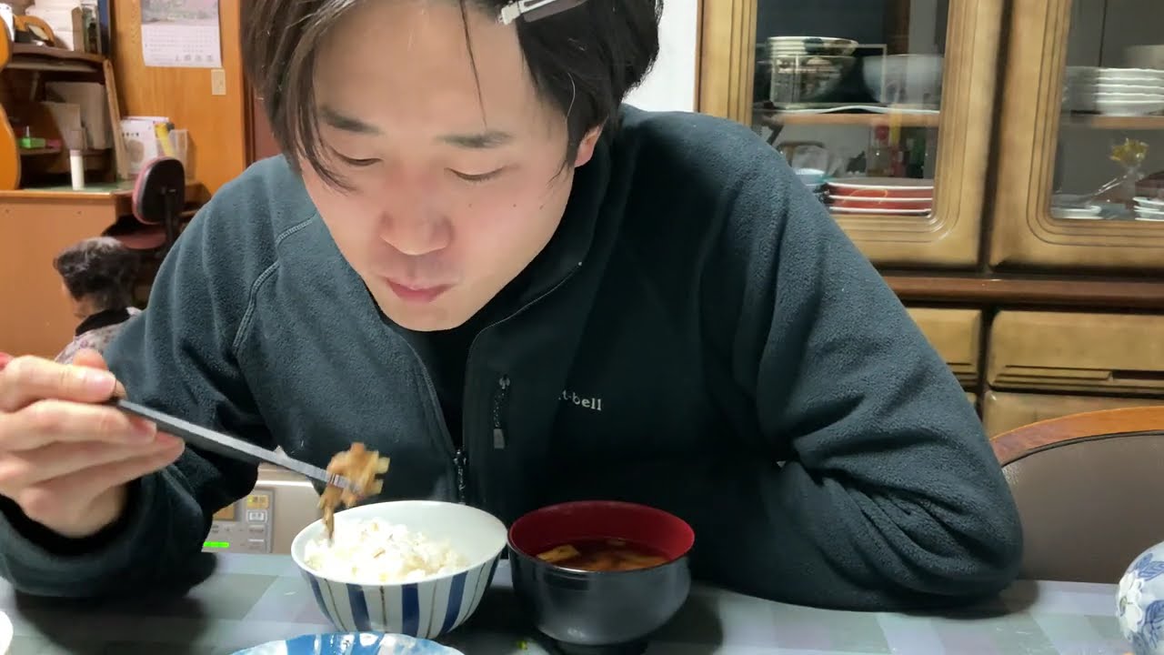 息子に久しぶりに会えてご満悦なばぁば