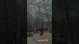 Racky Aïdara dans les ruelles de Paris