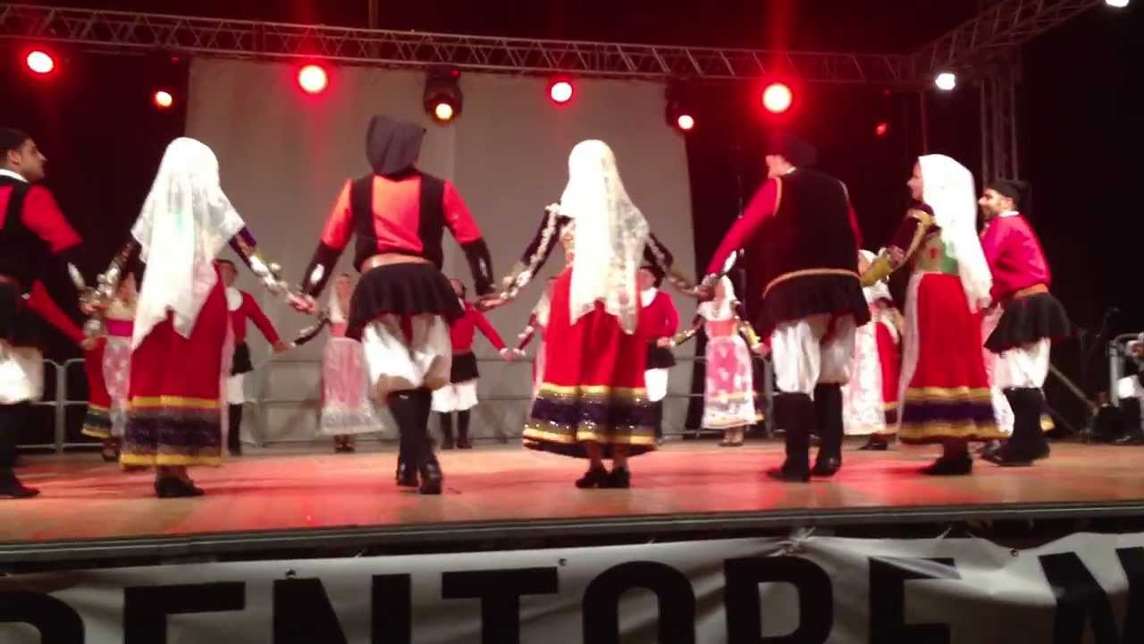 Ittiri Cannedu - Ballu cantau a Nuoro  2013 08 25