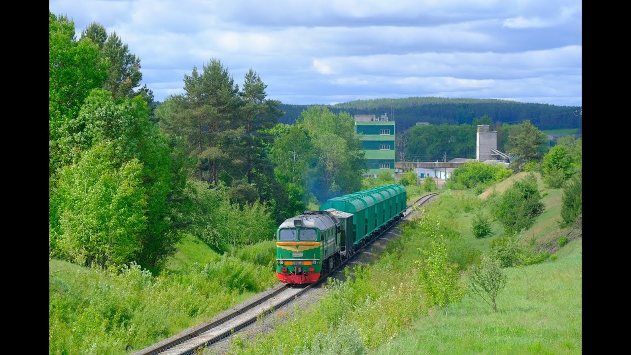 Тепловоз М621052 с составом из крытых хопперов / M621052