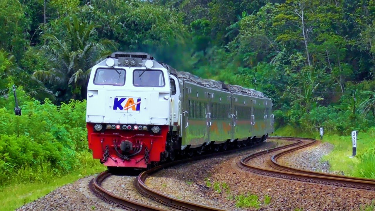 TOP‼️18 KERETA API PANJANG MELINTASI TREK MENIKUNG LALU MENANJAK DAN BANYAK SAPAAN MASINIS